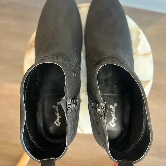 NWOT Qupid | Women’s Black Western Suede Booties 9 - Picture 8 of 12